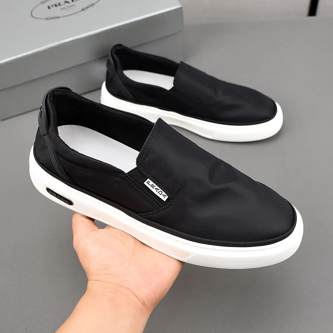 PP400❣️❣️❣️Prada breathable cloth shoes, the upper is made of comfortable and breathable fabric, and the ultra-light soft foam outsole. Men's size 39-44.